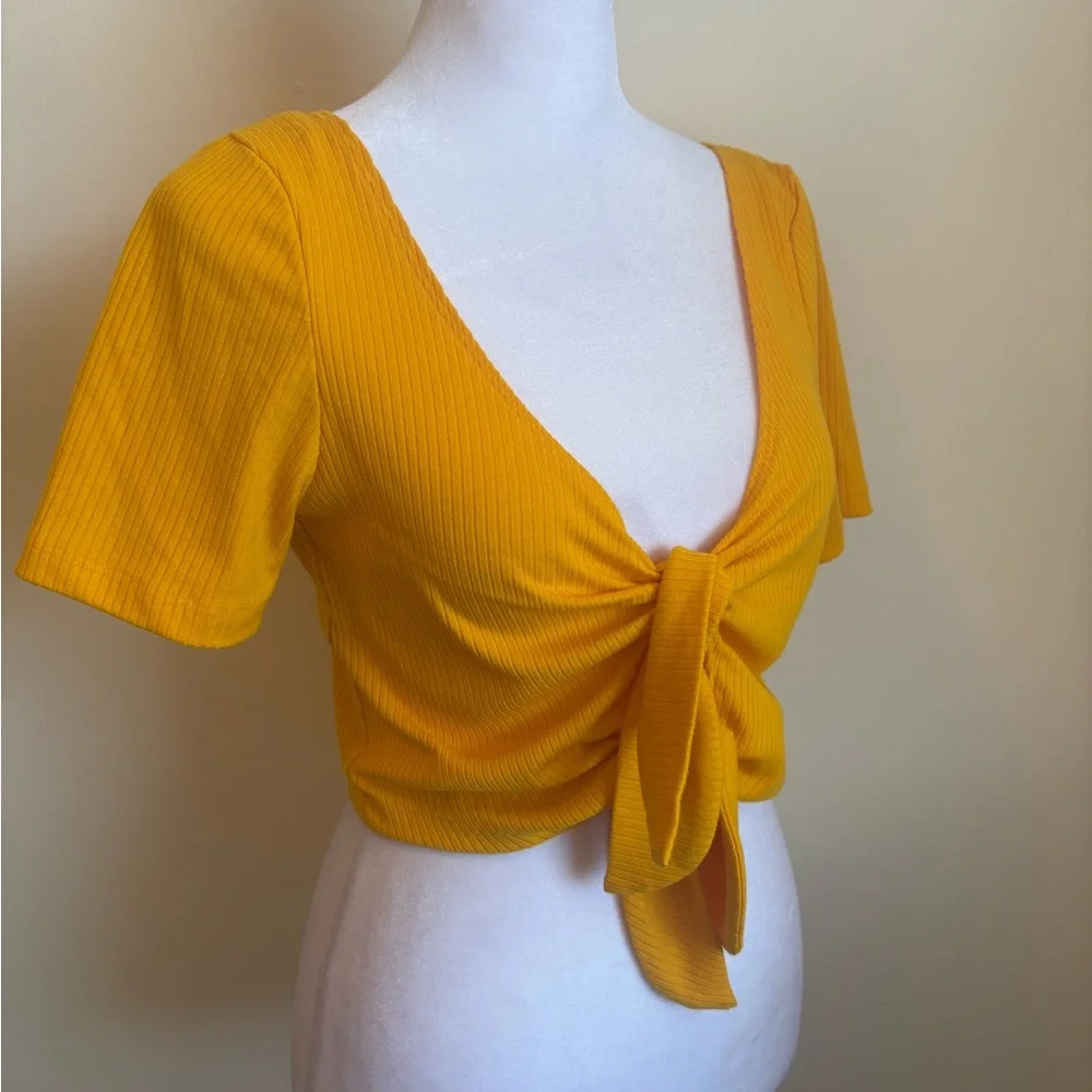 Small Urban Outfitters Yellow Tie Front Cropped Top - Picture 3 of 10